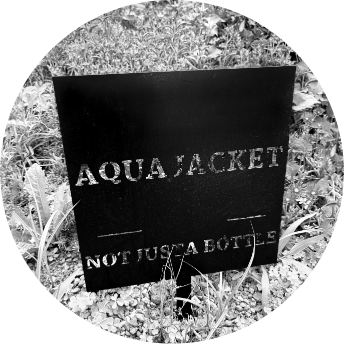 NOT JUST A BOTTLEの黒い看板